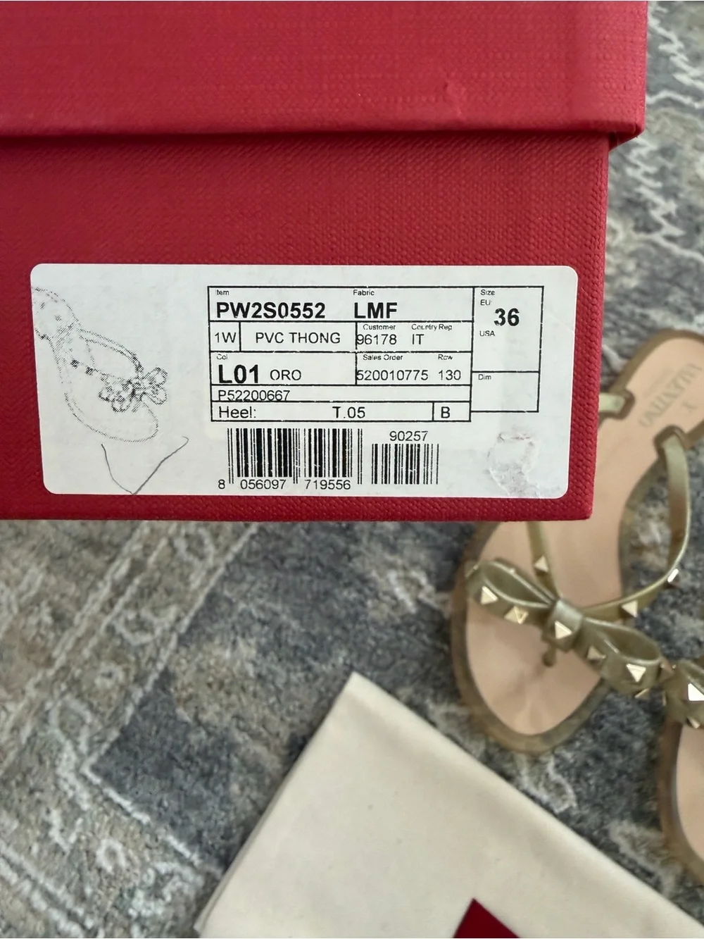 Valentino Garavani Gold Rockstud Bow Thong Sandals - Picture 10 of 11